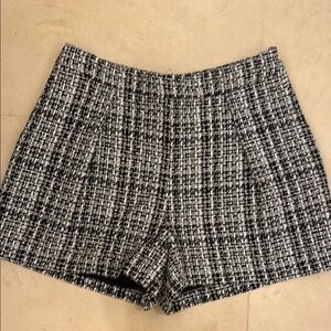 Carolina Herrera NWT Black and White Houndstooth Shorts